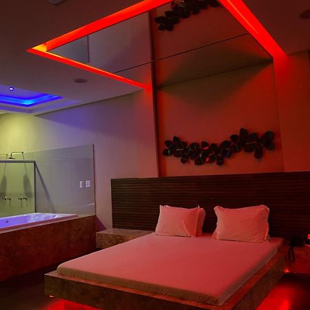 Motel Paris Апаресіда-ді-Гоянія Екстер'єр фото