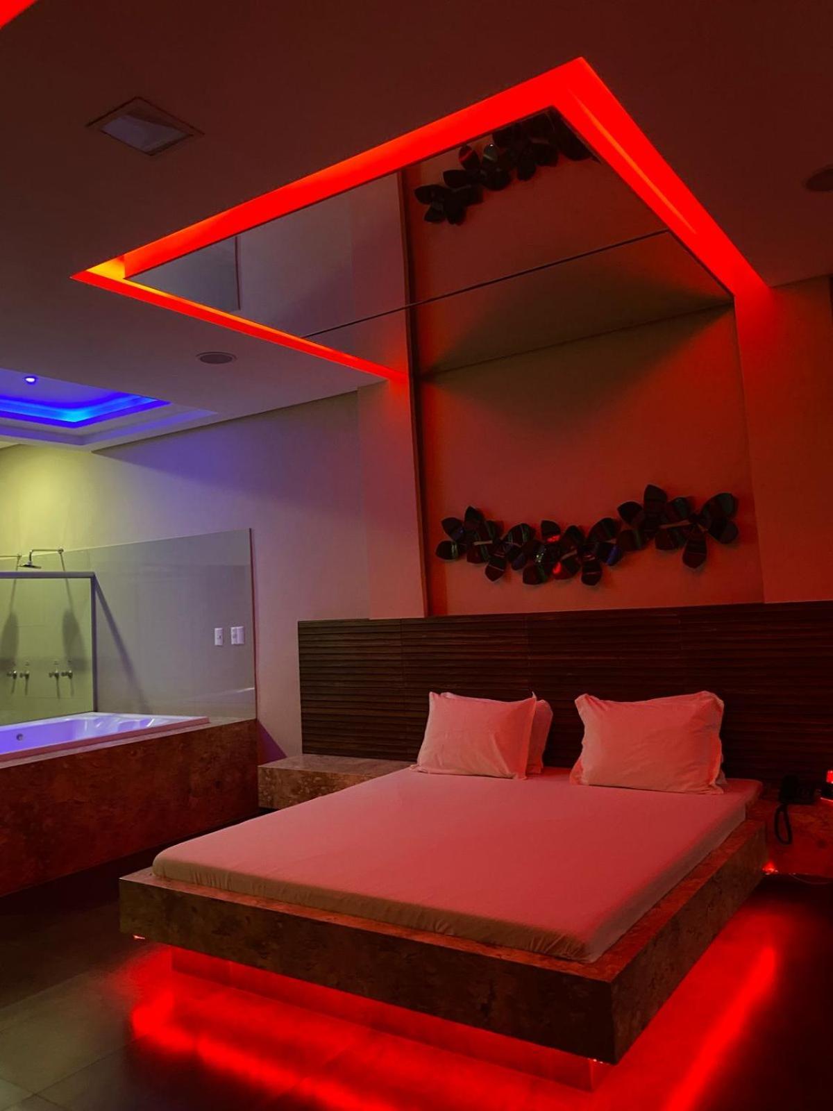 Motel Paris Апаресіда-ді-Гоянія Екстер'єр фото